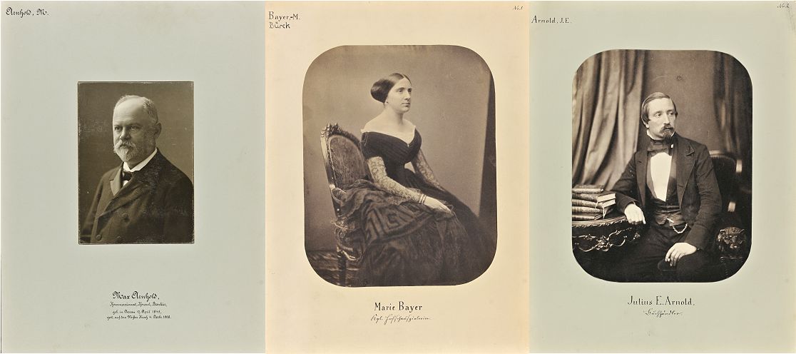 Tafeln aus der Sammlung von Porträtfotografien: Zwei Männer und eine Frau im Atelier eines Portraitfotografen.