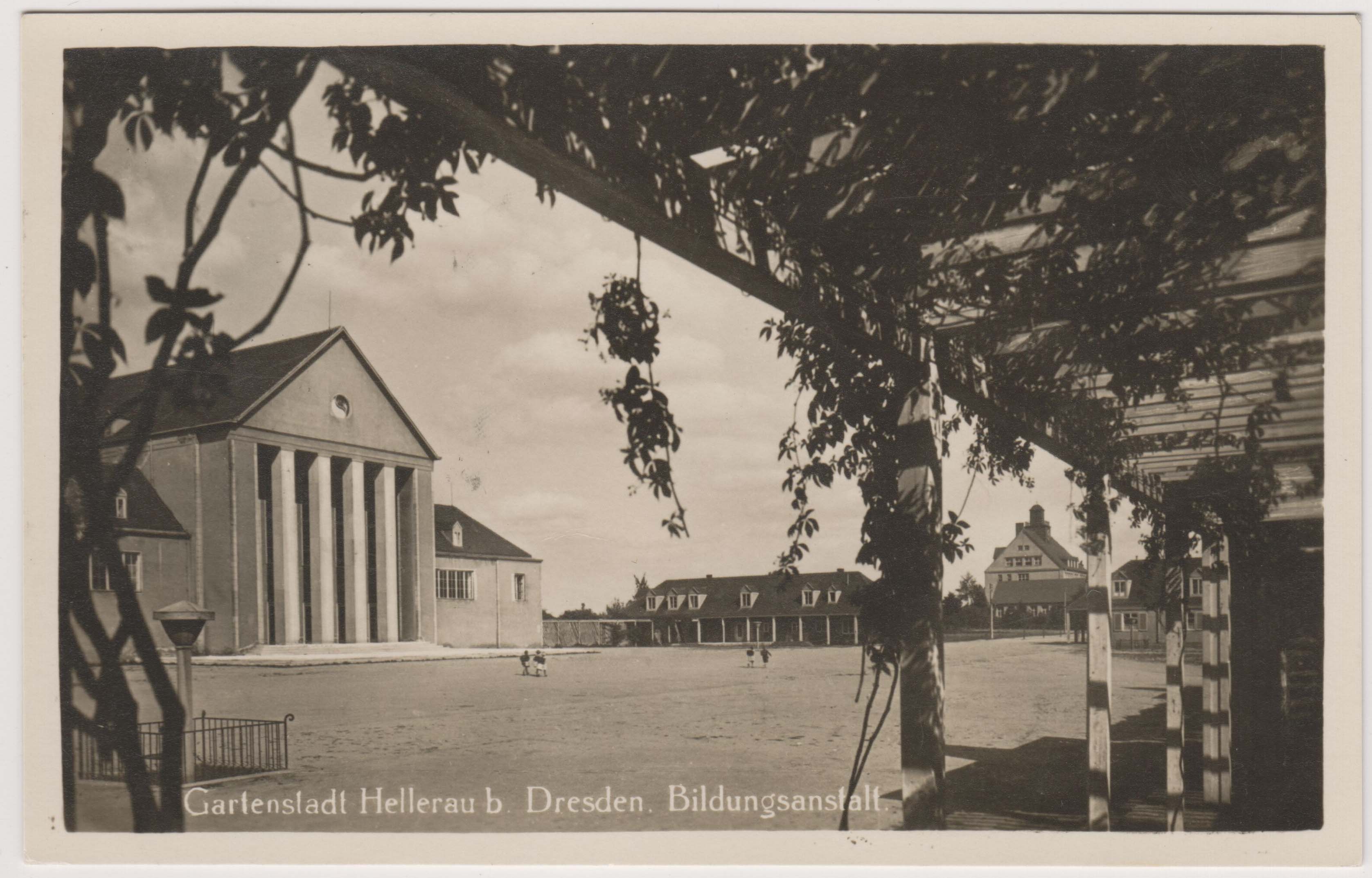 Postkarte mit dem Festspielhaus Hellerau